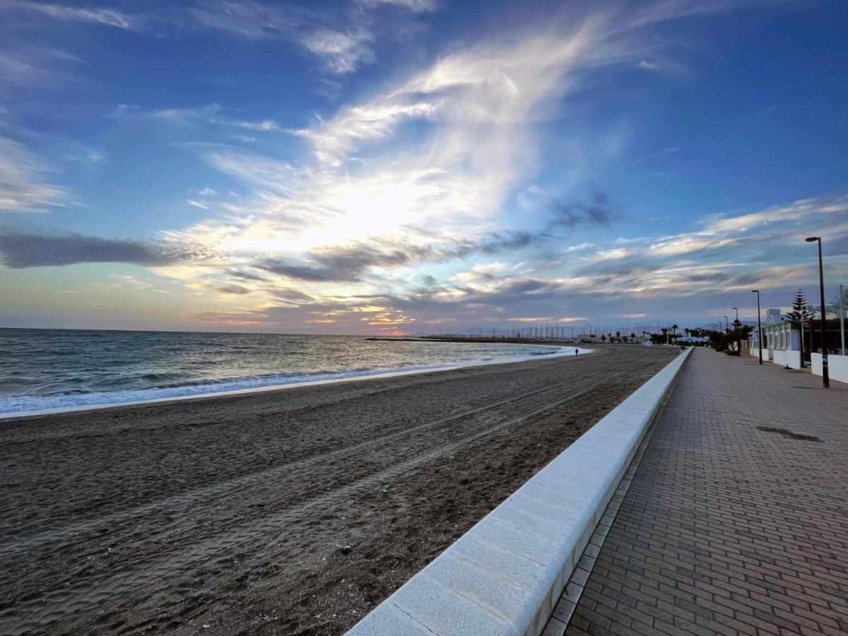 Primera Linea De Playa De Martina Almerimar Eksteriør billede